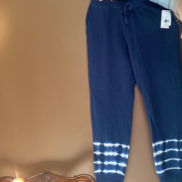 Comfy cozy NEVER worn splendid sweats TAGS on - Picture 3 of 3